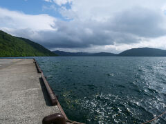 十和田湖畔、暑いです