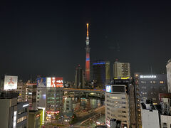 雷門前にある浅草文化観光センターの8階にある展望台へ。
展望台からのスカイツリー。