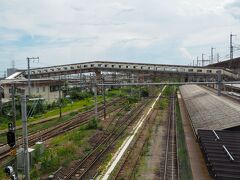 久々にカメラを取り出させた、黒磯駅の長大な跨線橋。