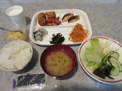 2024/8/3
朝食はホテルで。朝食付きプランでしたので、1階の朝食コーナーで食べました。
ご飯以外にもパンもありました。