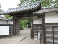 彦根城の見学を終え、玄宮園を訪れました。彦根城の入場券に玄宮園の入場券もセットになっています(800円)。さらに400円足すと、彦根城博物館も見学できます。