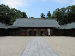 彦根駅へ戻る途中に、護国神社に参拝しました。
ここまででシャツを絞れば汗が滴るのではというくらいに汗をかきました。気温もさることながら、湿度が最大の敵でした。