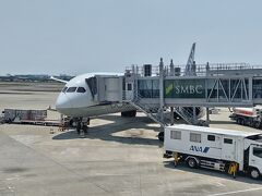 ANA23
B787-9 JA937A

瞬きをしているうちに「大阪空港(伊丹)」に到着☆
大阪空港とは言うけど、土地の大半は兵庫県やで～。笑

大阪市内上空を通るので、大阪城なども見えました☆

伊丹空港は初登場☆