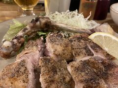 名物の骨付鳥も(^^)
ボリュームがすごくてこれだけで夕食終了。

ホテルは駅前のクレメントイン高松。
ビジホですが綺麗で使いやすくてよかったです。