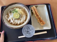 朝ごはんはもちろんうどん！
徳島のすだちもさっぱり美味しい。

ヤドンを連れてある場所へ、、、
