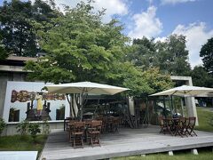 セルクル店内のイートインコーナーが、賑わってました！
そろそろ、ランチタイムだものね。

ドライバーじゃなかったら、ワイン飲みたかったっっ