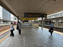 姫路11時27分発の米原経由近江塩津ゆきの新快速を待ちます。