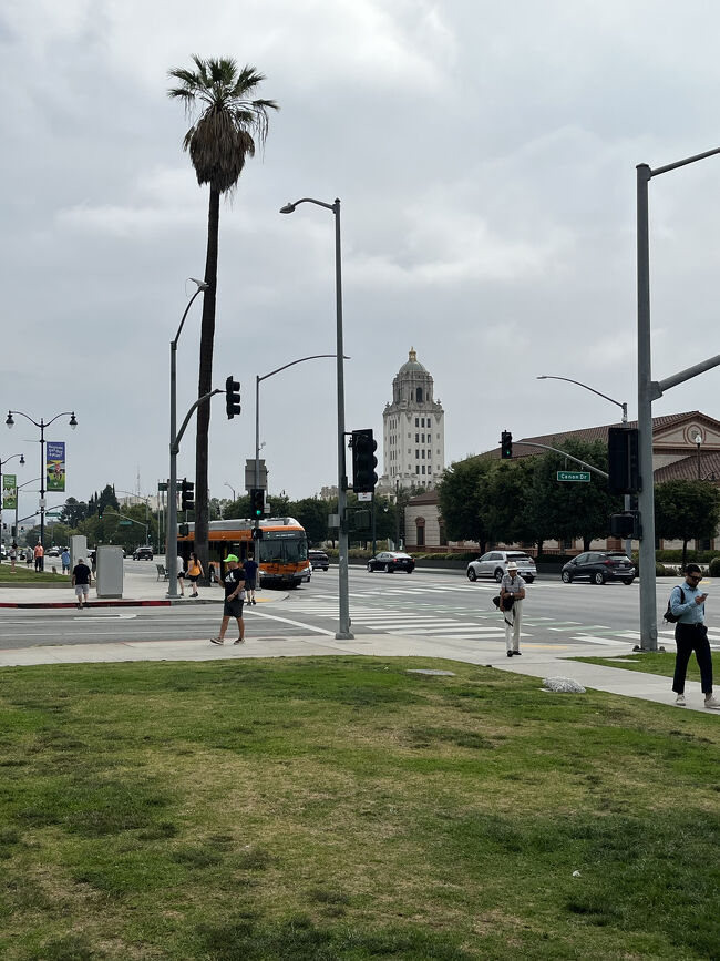 ビバリー庭園公園前<br /><br />１９３０年代の有名なランドマーク<br />ビバリーヒルズシティーホールも見えた。