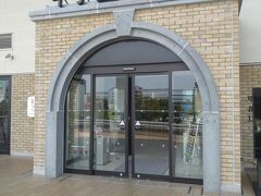 　甲子園プラスの2階にある甲子園歴史館に行きました。
　甲子園歴史館は阪神甲子園球場の歴史はもちろん、そして球場を舞台に数々のドラマを生んできた高校野球や阪神タイガースの歴史を学べる野球好きにはたまらないミュージアムです。貴重な展示品や、昔の映像や写真で歴史を紹介するだけではなく、小さなお子様から楽しめる体験コンテンツが充実しているのがポイントです。
　「野球の聖地」と称される阪神甲子園球場に隣接しています。甲子園プラス2階にある甲子園歴史館は球場の外野スタンドにあった甲子園歴史館の一部を移転・拡張し、リニューアルオープンしました。印象に残った展示を紹介します。