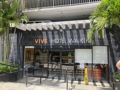 今回お世話になります
VIVE Hotelさんです

まだチェックイン前なので
荷物だけ預かってもらいました