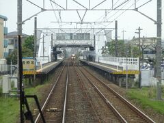 近年できた駅は、だいたい単純な相対式ホーム。