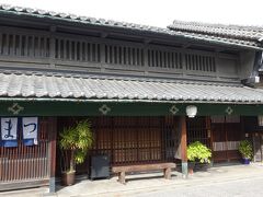 　服部家は井桁屋の屋号で、現在も反物やバッグなどの有松絞りを販売しています。