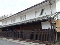 　井桁屋の道向かいは棚橋家住宅。建築は明治８年。