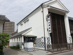 　山車会館では、この3輌の山車を毎年交代で展示しています。有松天満社の秋季大祭では3輌のからくり山車が東海道を曳かれるそうです。