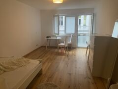 お部屋はこちら。
一人旅なので、部屋は大きいワンルームが便利です。