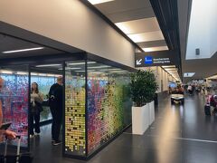 ウィーン空港には喫煙所もあります。
セルビア航空で、ベオグラードへ向かいます。