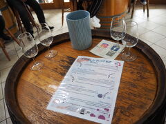 １軒目に連れてきてもらったのは、Ernest Hill Wines

白×2、ロゼ、赤、デザートワインと、思ってたよりもしっかりテイスティングさせてもらいました。

ここのワイナリーの方がそれぞれの説明をしてくれるんだけど、めちゃくちゃ早口で20%くらいしか聞き取れなかった気がする…