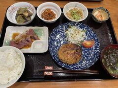 丸一日遊んでいたからお腹ペコペコです

豆腐ハンバーグとミミガーが美味しい♪