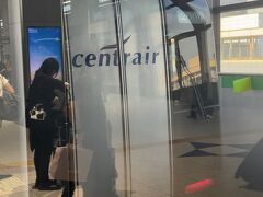 　定刻に到着、前方車両にはお客さん結構ありました。
　前方車両から順に席割り当てているのでしょうね。