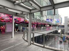 ターミナル21を経由。