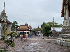 南側入口だと思って入館したのですが違っていたようです。どうやら正式な入口から進むと近くにチケット売り場があるようなのですが、どこにも見当たらずでして・・・。