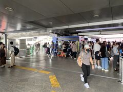 スクンビット駅から地上に出ましてアソーク駅付近です。