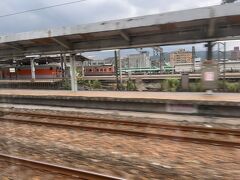 　七堵駅通過