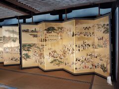 春日若宮御祭図屏風（複製）
春日若宮おん祭が描かれた金屏風