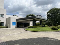 昼食後ホテルに荷物を預けプールへ向かいます