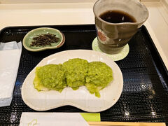 帰りの新幹線に乗る前に「ずんだ茶寮」でずんだ餅をいただきました。