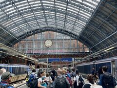 ロンドンのセントパンクラス駅に到着。
直ぐに「オイスターカード」（Suicaのようなもの）を買って、地下鉄でホテルに向かう。