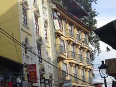 サパで4泊、サパヒルズホテル。街の中心より少し歩きます。
ブッキングコムで予約。4泊で94＄
最上階のマウンテンビューの部屋でした。