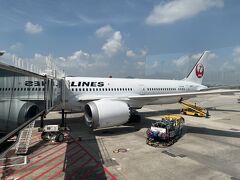 10:28

金浦空港に到着しました。
快適な、飛行時間1時間40分の空の旅でした。
