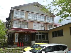 では　まずはこの宿の　温泉に

豊国館です