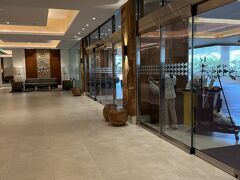 グランドアイランダーに到着。
30分もかからず、タクシーの便利さを痛感。