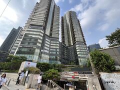 16:20

ホテルから歩いて5分程のところにある、孔徳駅近くのロッテシティホテル麻浦の1階にスーパーがあるので、そこへばら撒き土産を買いに行きました。

なお、ここのロッテホテルのトイレをお借りしましたが、◎でした。