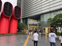 18:40

ホテルのある麻浦から、ザ・現代ソウルのある汝矣島までは地下鉄で1駅なので、腹ごなしに行くことにしました。