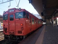 新幹線の止まる新山口と県庁のある山口ですがこの二駅を結ぶ列車の本数が多くありません
タイミングが悪く1時間近く待ちました
