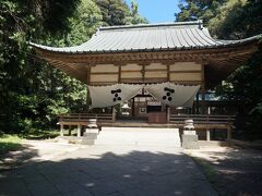 初代から12代までの萩藩主が祀られています
外国からの観光客も興味津々