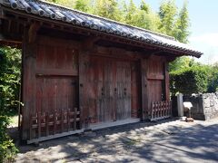 永代家老だった福良家の萩上屋敷の表門
入ることはできないので素通りです