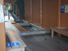 こちらは湯の香通りにある足湯
暑すぎてもう足湯に入る気になりません