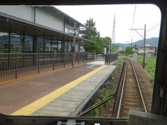 門出駅。
今までいた神尾駅の次の駅だけど、すでに金谷の町の中。