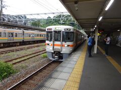 静岡方面行きの電車が来た。こいつに乗る。