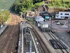 大歩危の駅。ここらへん山城地区に伝わる妖怪がいても不思議ないわよねー、な山の中の駅。