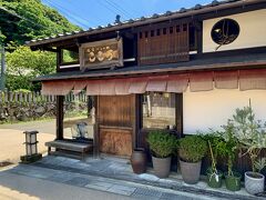 13:05 石窯パンの郷こころ
そんな神社のすぐ近くにあるパン屋さん。
外観は良い和食屋さんかのような重厚な佇まい。