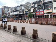 体調を崩したけど、インドの薬が効いて今日も元気にデリー観光。今日は、半日で世界遺産を３つ回るというこれもベルトラのオプションツアーに参加。
最初はオールドデリーから