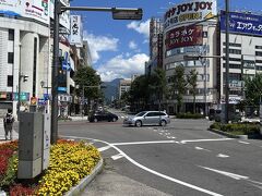 快晴の松本駅前。