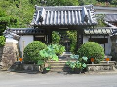 附近を散策に出発　金勝寺へ