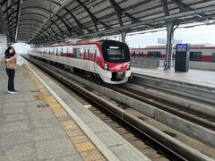 STR(レッドライン)利用にてプロンポン駅へ向かう。
途中Siam駅に途中下車。