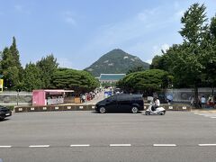 10:25

青瓦台に到着しました。